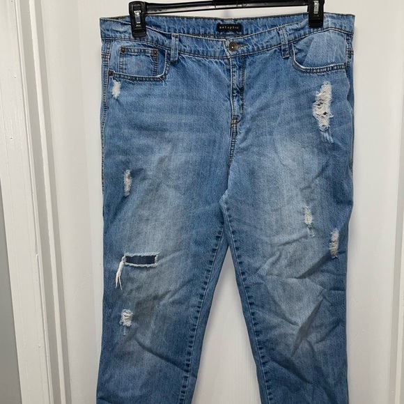 Metaphor Boyfriend Jean Distressed Light Wash Missy Slim/Straight Leg - Picture 3 of 5